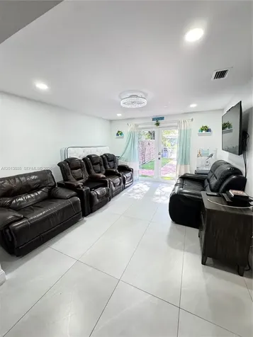 7140 W 15th Court Hialeah FL 33014