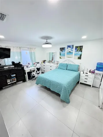 7140 W 15th Court Hialeah FL 33014
