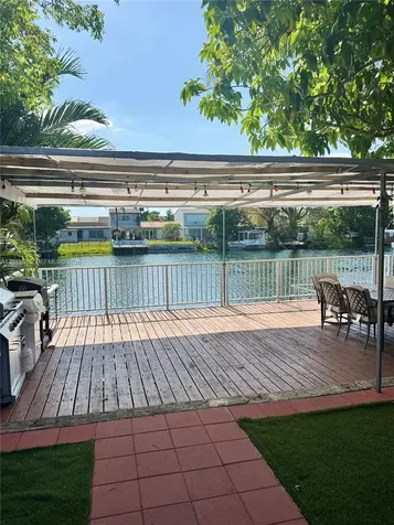 7140 W 15th Court Hialeah FL 33014