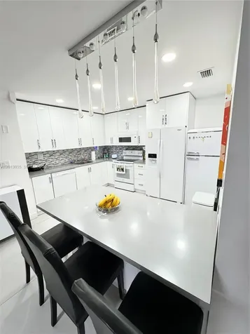7140 W 15th Court Hialeah FL 33014