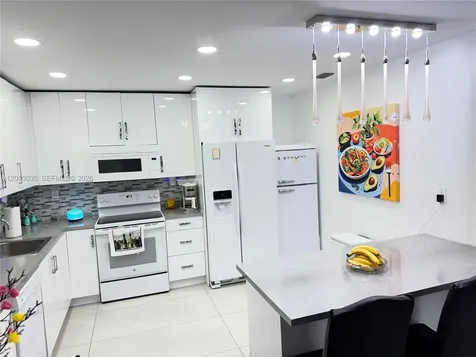 7140 W 15th Court Hialeah FL 33014