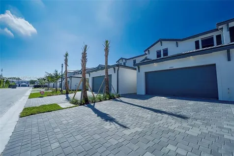 4941 Peacock Way Dania Beach FL 33312