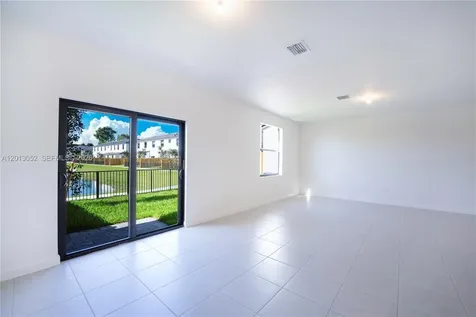 4941 Peacock Way Dania Beach FL 33312