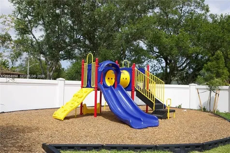 4941 Peacock Way Dania Beach FL 33312