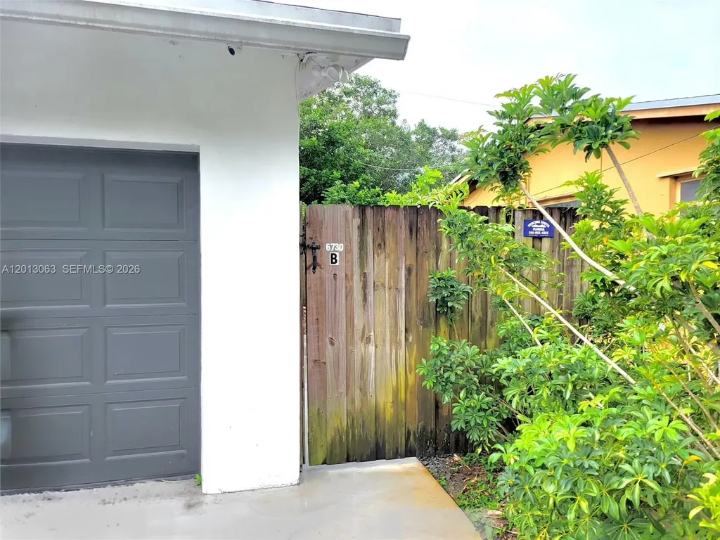 6730 Charleston Street Hollywood FL 33024
