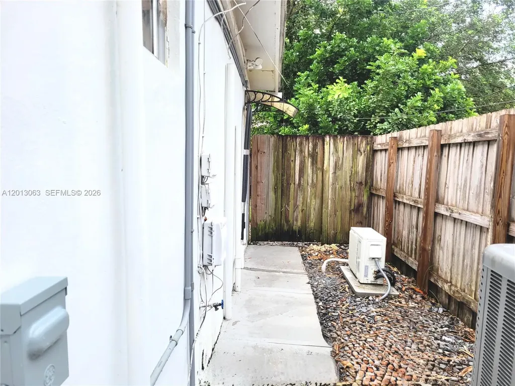 6730 Charleston Street Hollywood FL 33024