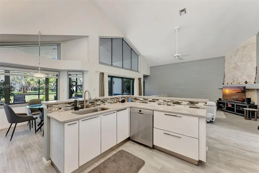 10325 NW 6th Street Coral Springs FL 33071