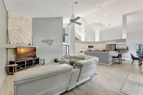 10325 NW 6th Street Coral Springs FL 33071