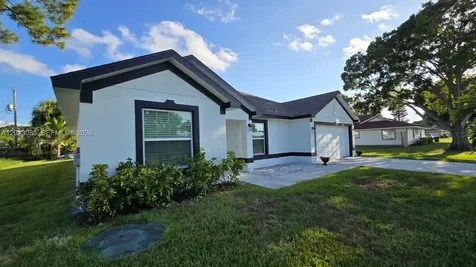 2650 SE Caladium Avenue Port St. Lucie FL 34952