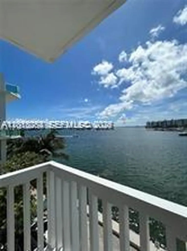 2016 Bay Drive Miami Beach FL 33141