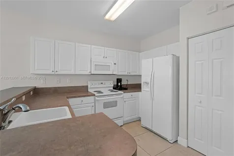 9354 SW 220th Street Cutler Bay FL 33190