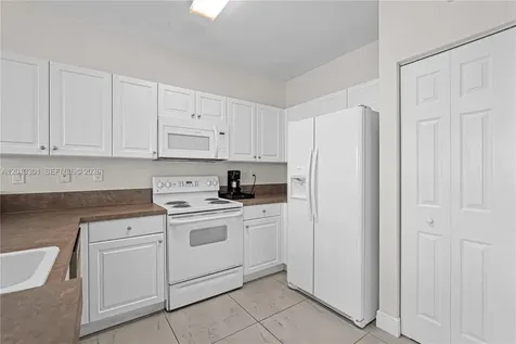 9354 SW 220th Street Cutler Bay FL 33190
