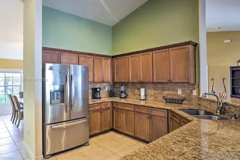 3223 SE Santa Barbara Place Cape Coral FL 33904