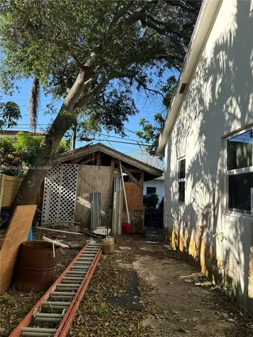 5930 SW 44th Terrace Miami FL 33155