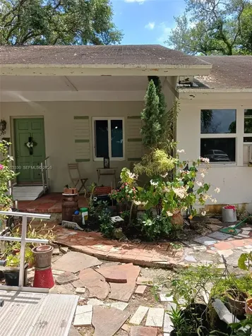 5930 SW 44th Terrace Miami FL 33155