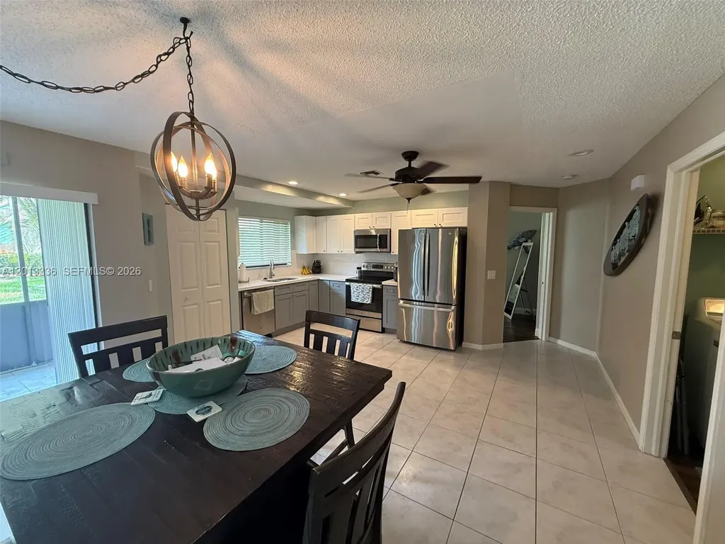 24 Lexington Lane W Palm Beach Gardens FL 33418