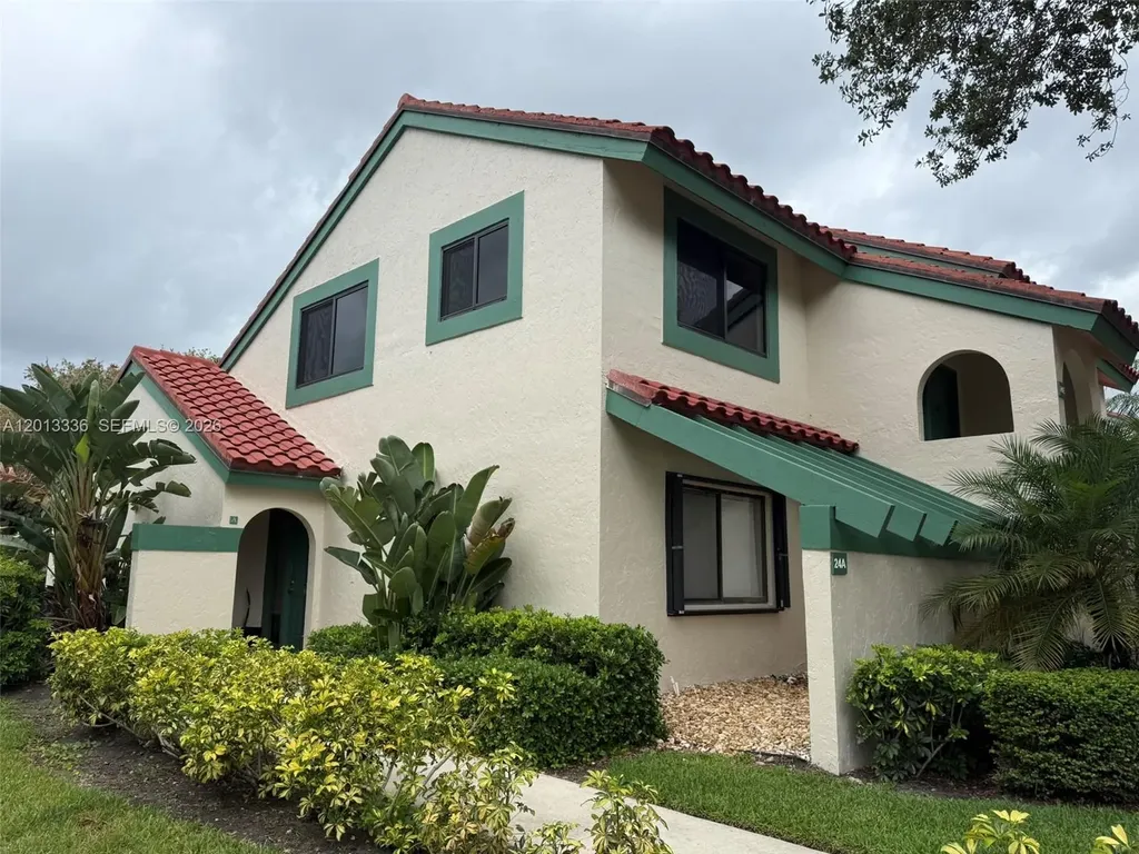 24 Lexington Lane W Palm Beach Gardens FL 33418