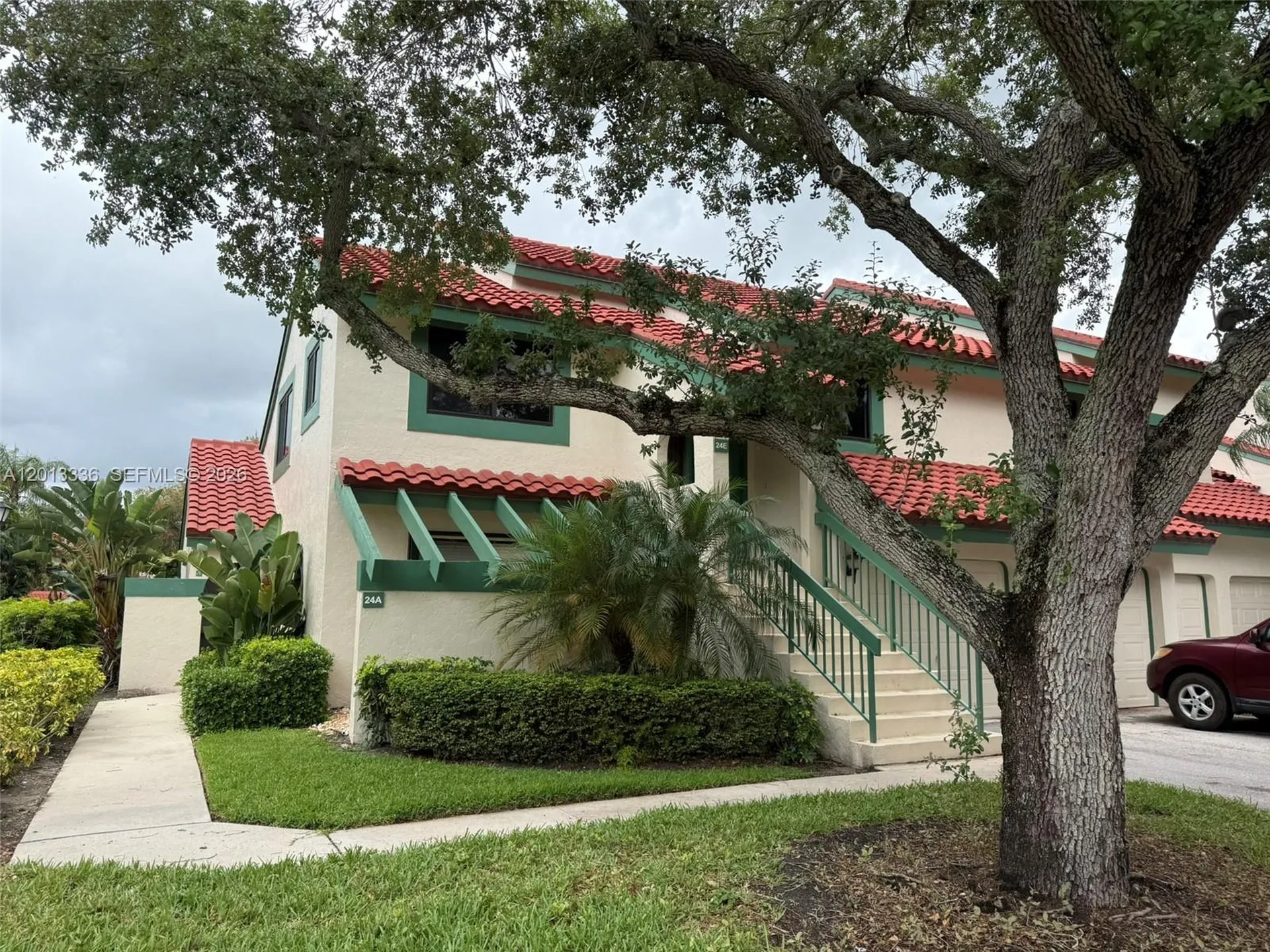 24 Lexington Lane W Palm Beach Gardens FL 33418
