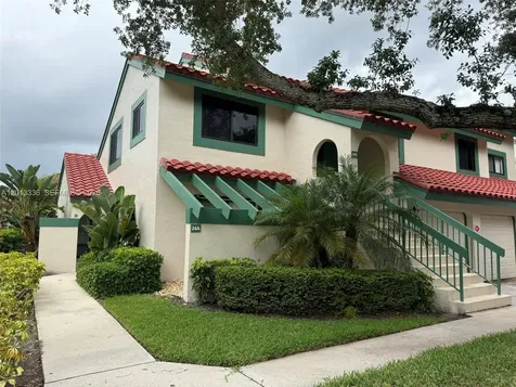 24 Lexington Lane W Palm Beach Gardens FL 33418