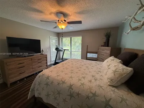 24 Lexington Lane W Palm Beach Gardens FL 33418