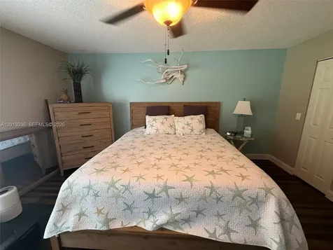 24 Lexington Lane W Palm Beach Gardens FL 33418