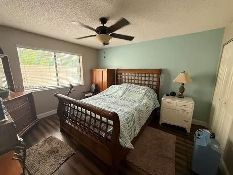 24 Lexington Lane W Palm Beach Gardens FL 33418