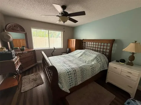 24 Lexington Lane W Palm Beach Gardens FL 33418