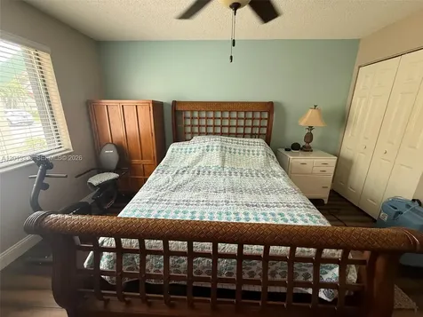 24 Lexington Lane W Palm Beach Gardens FL 33418