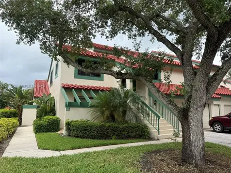 24 Lexington Lane W Palm Beach Gardens FL 33418