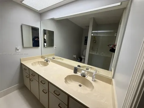 24 Lexington Lane W Palm Beach Gardens FL 33418