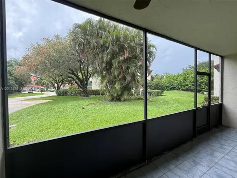 24 Lexington Lane W Palm Beach Gardens FL 33418