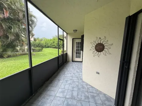 24 Lexington Lane W Palm Beach Gardens FL 33418
