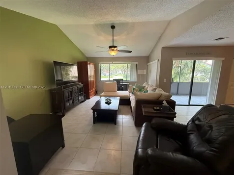 24 Lexington Lane W Palm Beach Gardens FL 33418