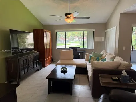 24 Lexington Lane W Palm Beach Gardens FL 33418