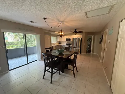 24 Lexington Lane W Palm Beach Gardens FL 33418