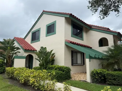 24 Lexington Lane W Palm Beach Gardens FL 33418