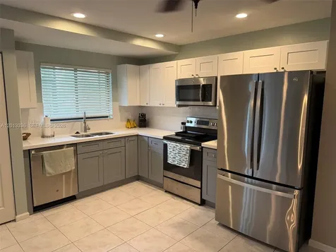 24 Lexington Lane W Palm Beach Gardens FL 33418