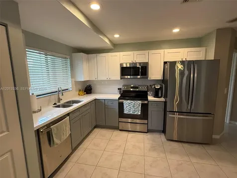 24 Lexington Lane W Palm Beach Gardens FL 33418