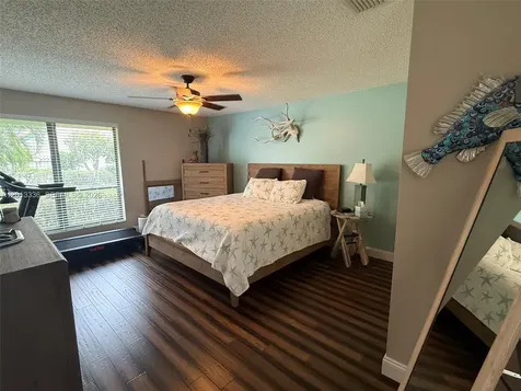24 Lexington Lane W Palm Beach Gardens FL 33418