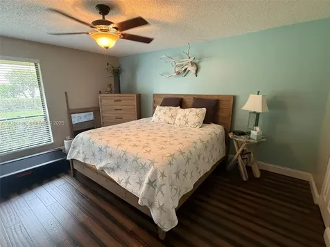 24 Lexington Lane W Palm Beach Gardens FL 33418