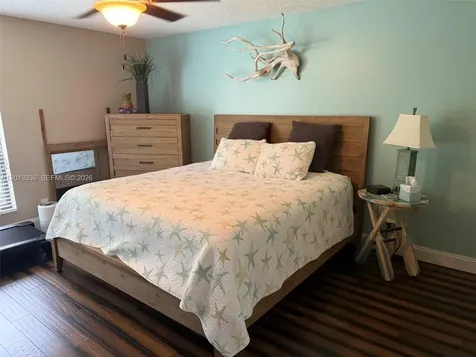 24 Lexington Lane W Palm Beach Gardens FL 33418