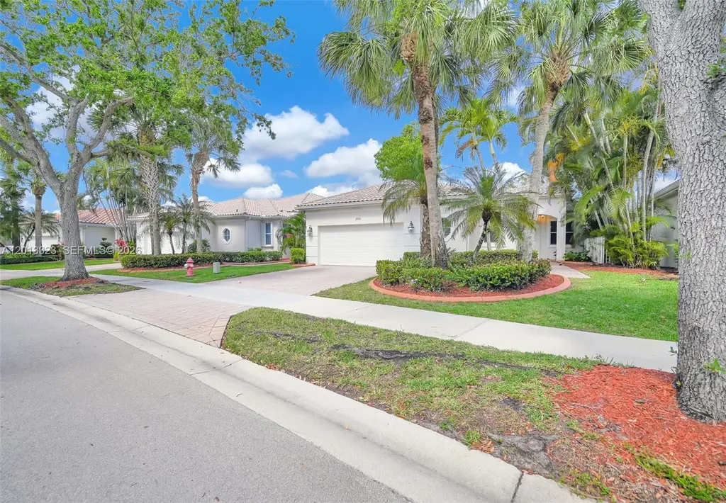 2553 Bay Pointe Drive Weston FL 33327