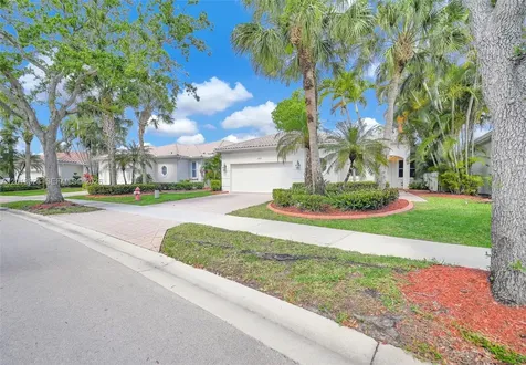 2553 Bay Pointe Drive Weston FL 33327