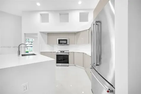 2553 Bay Pointe Drive Weston FL 33327