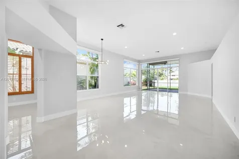 2553 Bay Pointe Drive Weston FL 33327