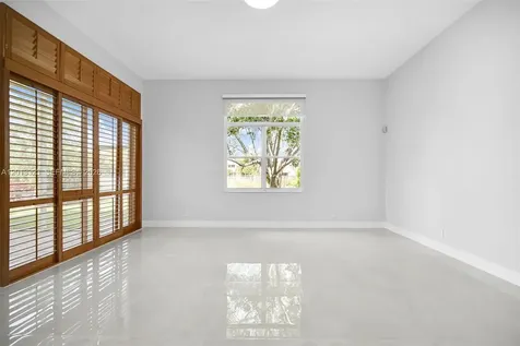 2553 Bay Pointe Drive Weston FL 33327