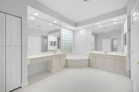 2553 Bay Pointe Drive Weston FL 33327