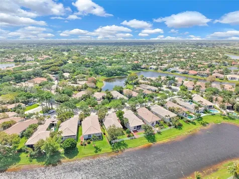 2553 Bay Pointe Drive Weston FL 33327