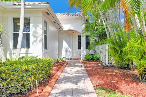 2553 Bay Pointe Drive Weston FL 33327