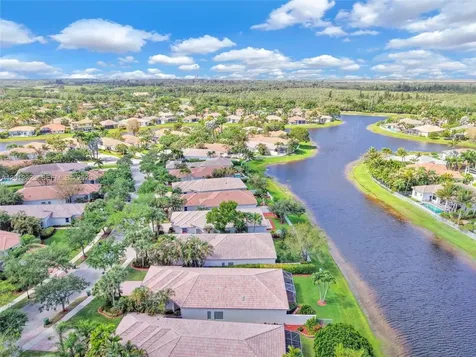 2553 Bay Pointe Drive Weston FL 33327